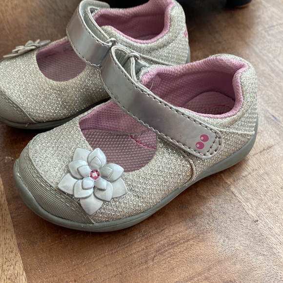 Cute Silver Sandals - Size 4 - Picture 2 of 9